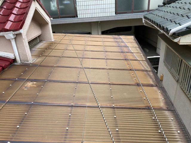 姫路市の色褪せが目立つ波板